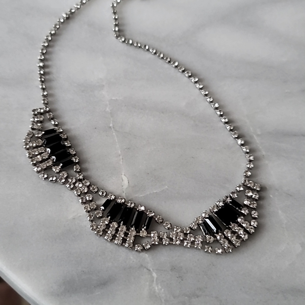 Banana Republic Black and White Necklace